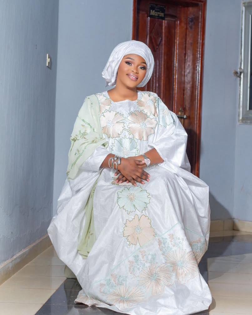 Grand boubou brodé ivoire — Timfa Shop Guinée